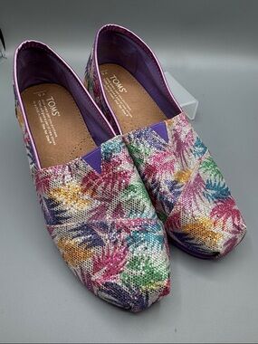 TOMS Purple Multicolor Palm-Print Slip-On Flats, youth 5